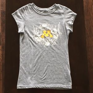 Women’s MN Gophers t-shirt